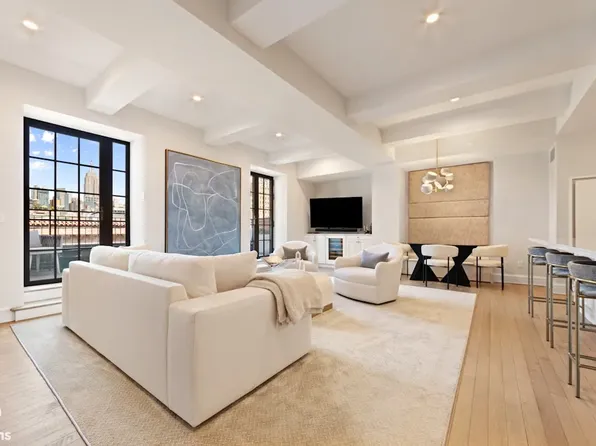 160 West 12th Street image 1 of 21