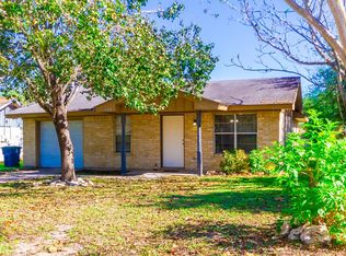 604 N Berry St, Beeville, TX 78102