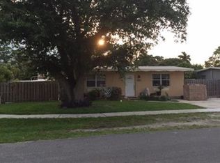 35 Tortuga Rd, Palm Springs, FL 33461