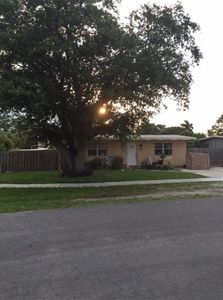 35 Tortuga Rd, Palm Springs, FL, 33461
