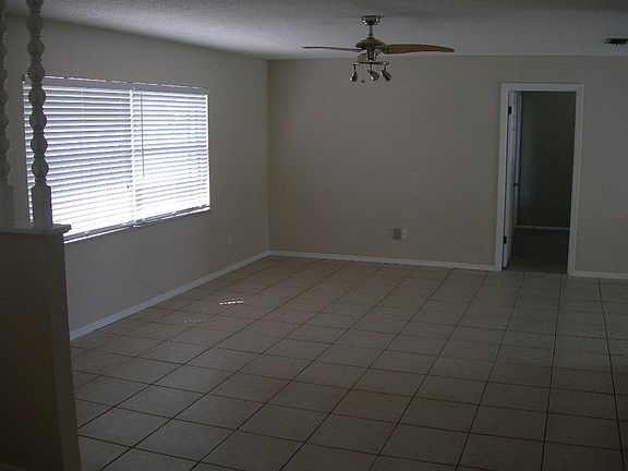 5th image of 1213 Thomasina Dr