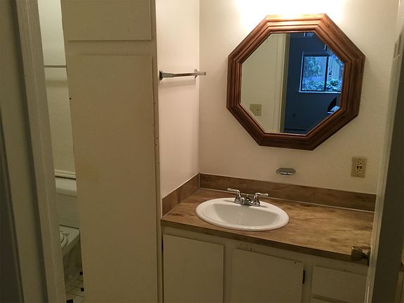 5th image of 270 SE Barrington Dr #104