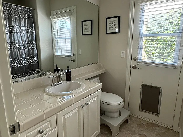 full bathroom bedroom 5 with side yard access