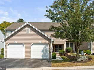 608 Bluebill Dr #22B, Etters, PA 17319