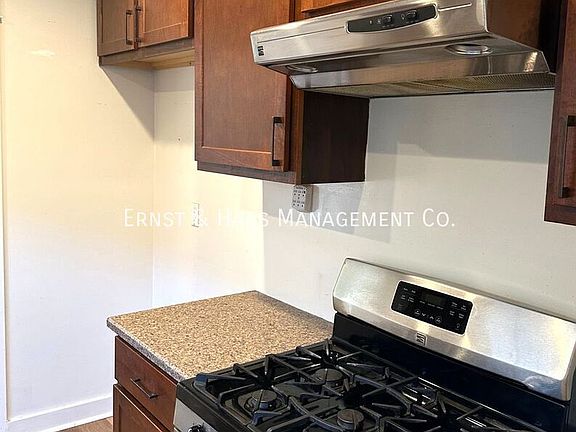 5th image of 729 Stanley Ave