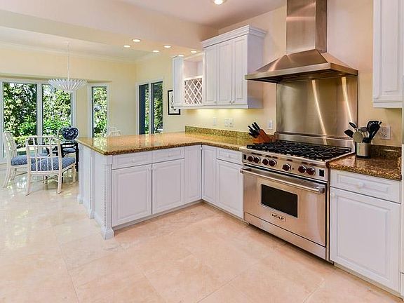 5th image of 295 Bahama Ln