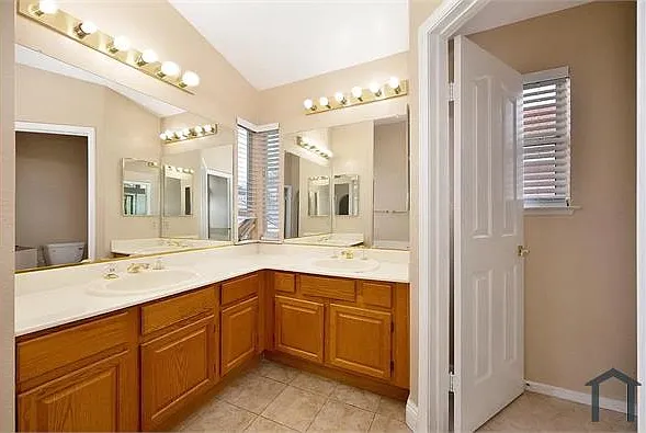 1585 Foxwood Dr — Photo 32