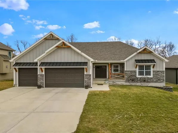 901 Foxglove Ln, Kearney, MO 64060