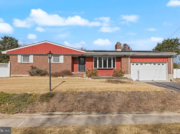 745 W Clayton Ave, Clayton, NJ 08312