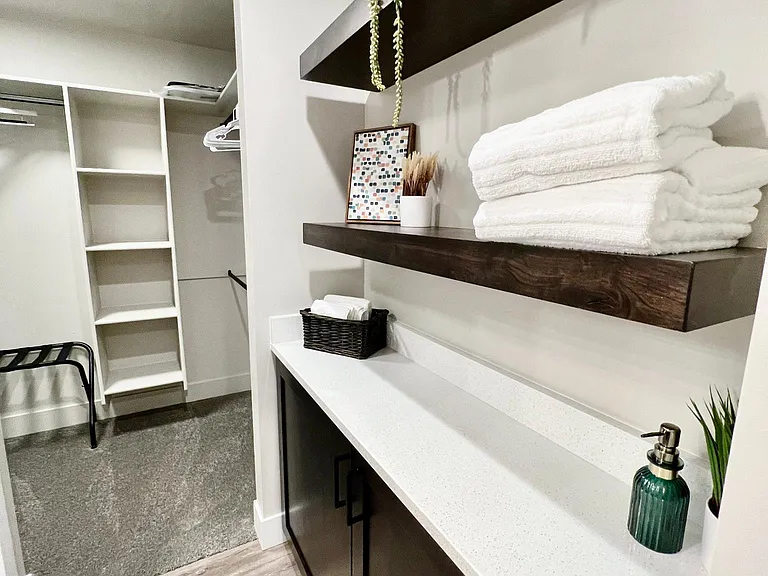 Plenty of linen storage!