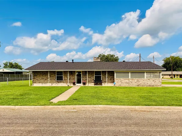 100 Vatra St, Mount Vernon, TX 75457