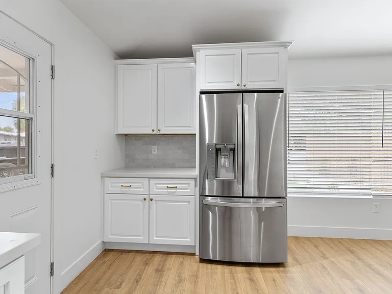 2044 S Forest Ave — Photo 7