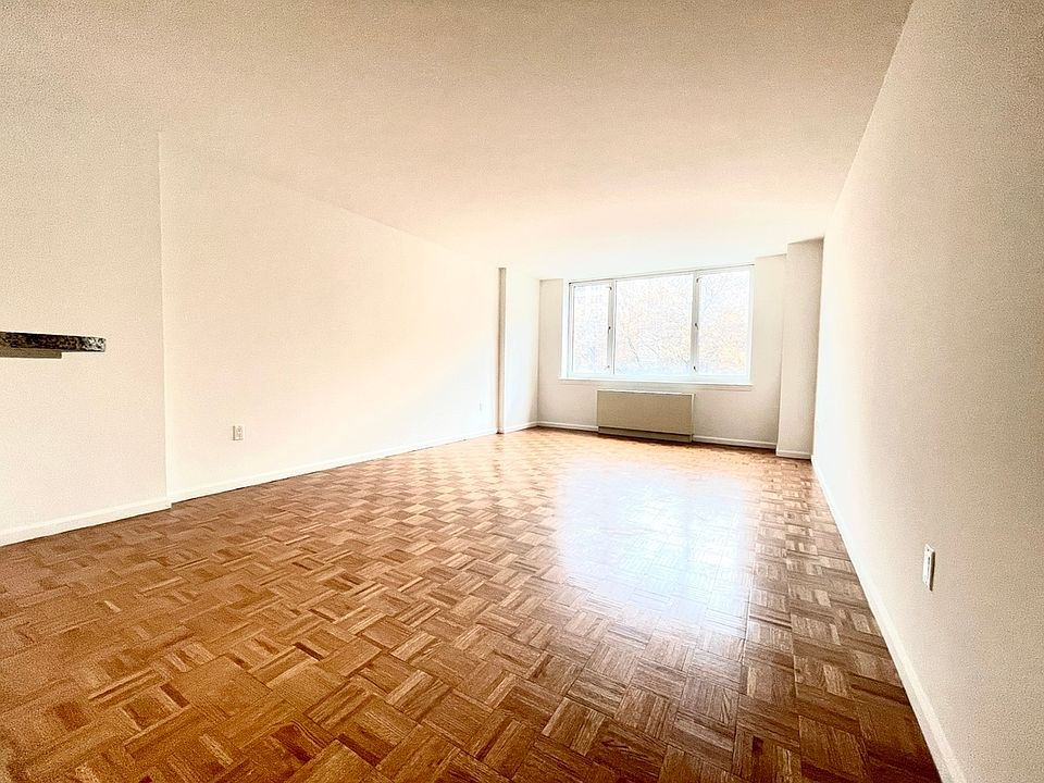 1st image of 350 W 43rd St APT 3D