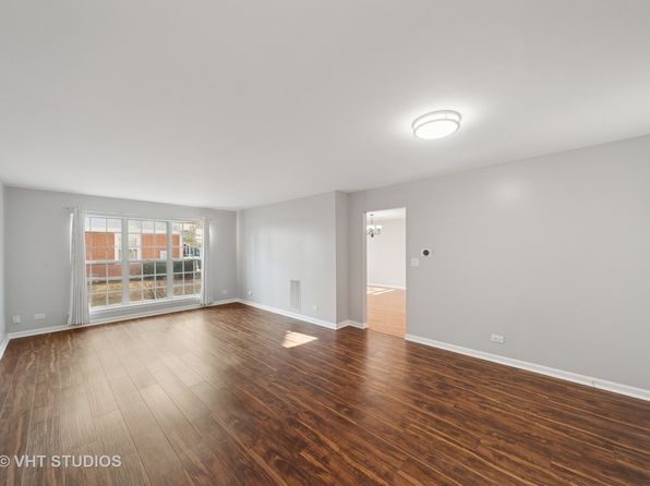 503 Grosse Pointe Cir, Vernon Hills, IL 60061
