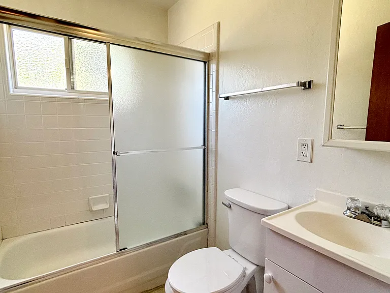 1347 Palomar Cir #1 — Photo 8