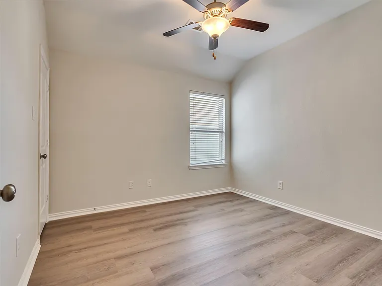 10906 Whistlers Cottage Ct — Photo 14
