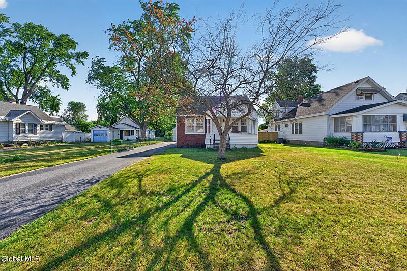 3rd image of 77 Oakdale Avenue