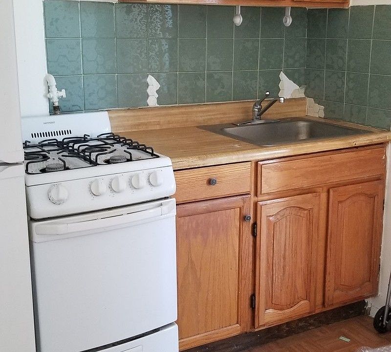 2nd image of 15 Moultrie St #8
