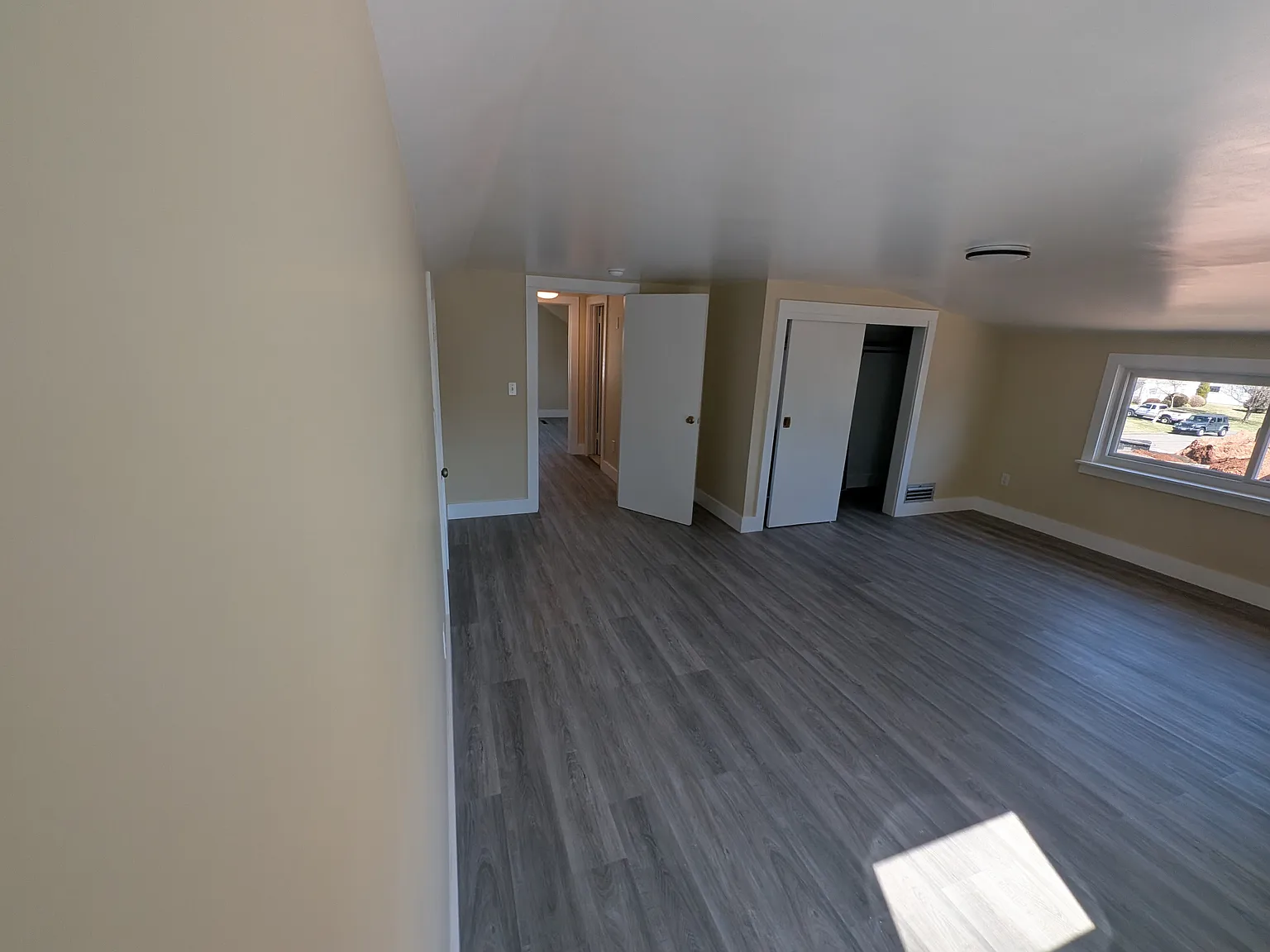 4 bed, 1675 sqft, $3,200 — Photo 2