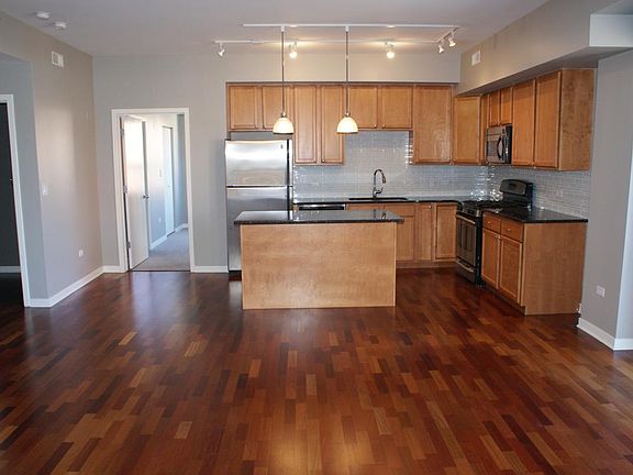 3rd image of 4350 N Broadway Ave #512