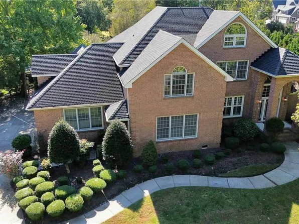 2701 Spigel Dr, Virginia Beach, VA 23454