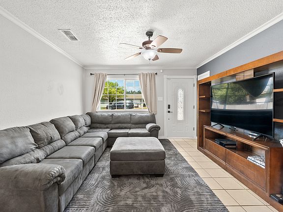 3rd image of 809 N Lamar St