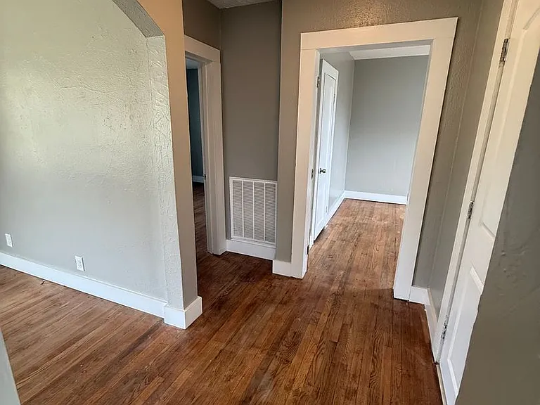 2522 Ramona St — Photo 7
