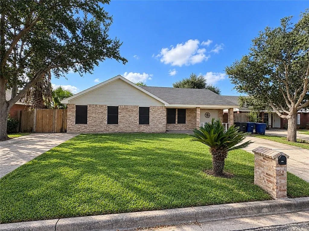 3 bed, 2.0 bath, 1299 sqft, $1,400 — Photo 1