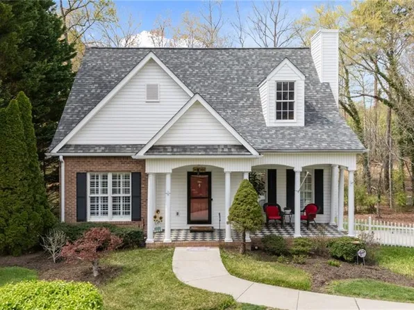 2057 Cynthia Dr, Mount Airy, NC 27030