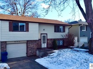 4710 Goldenrod Ln, Lincoln, NE 68512