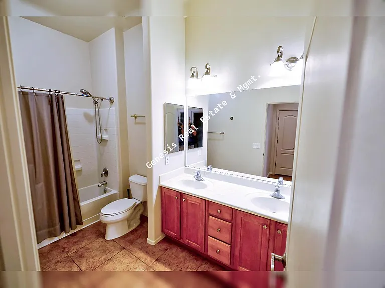 770 W Grantham St — Photo 24
