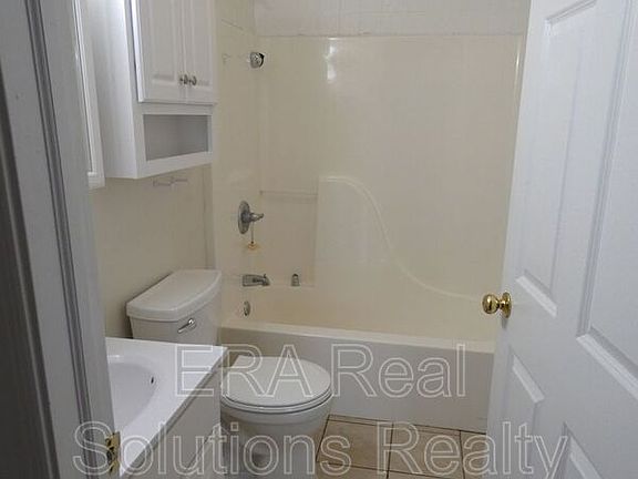 4th image of 527 John St Unit A