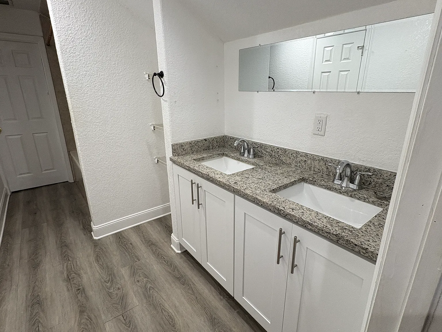 2 bed, 1.5 bath, 1300 sqft, $1,950 — Photo 4