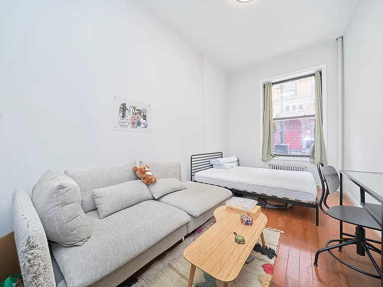 331 W 43rd St #1B — Photo 1