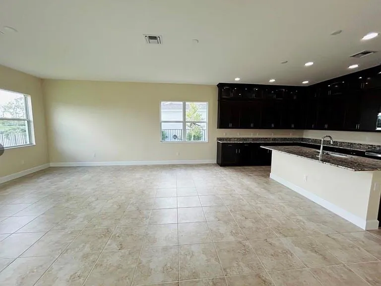 5199 Liberty Ln — Photo 7