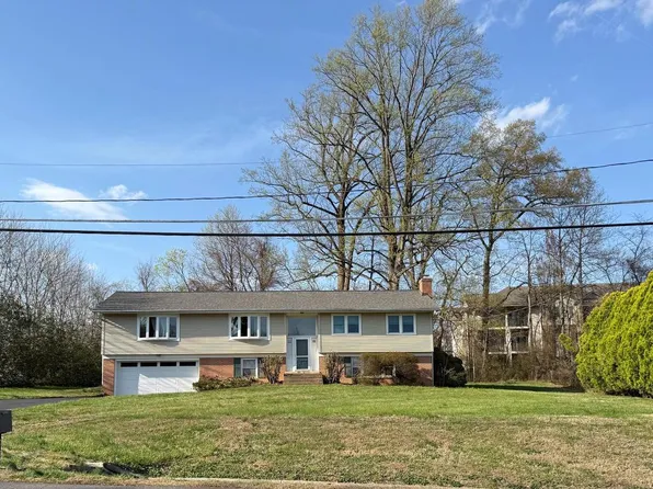 12106 Ruffin Dr, Fairfax, VA 22030