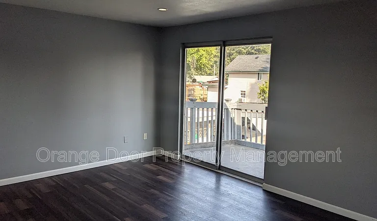 1613 Wheeler St S — Photo 4