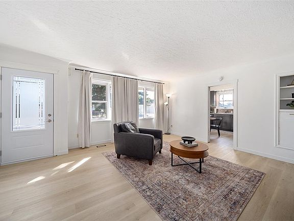 5th image of 236 Paget St