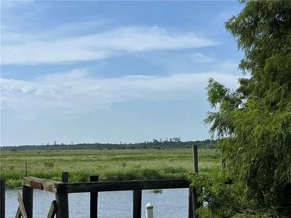 4497 Pontchartrain Dr, Slidell, LA 70458