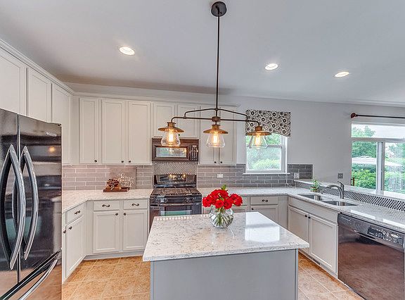 3rd image of 11319 S Glenbrook Cir