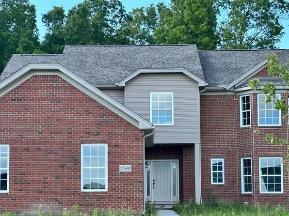 25860 Brighton Ln, Brownstown, MI 48134