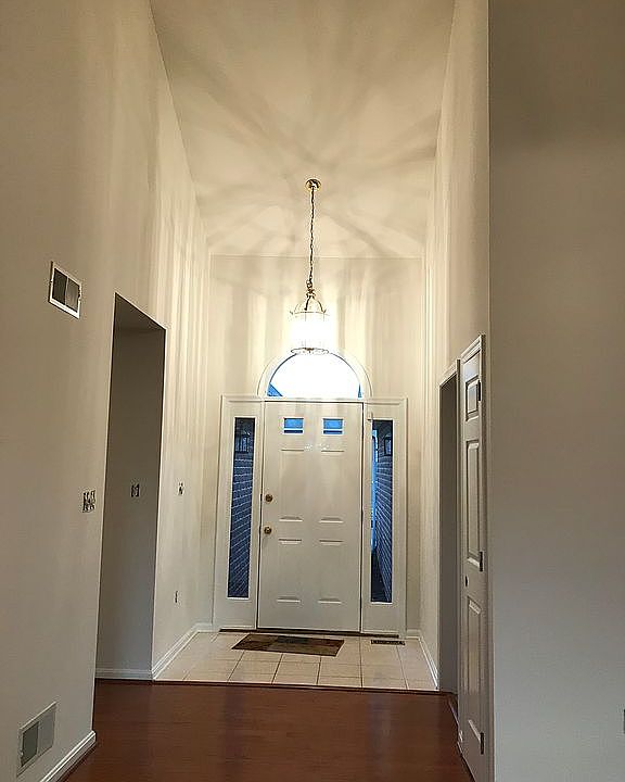 Vaulted foyer