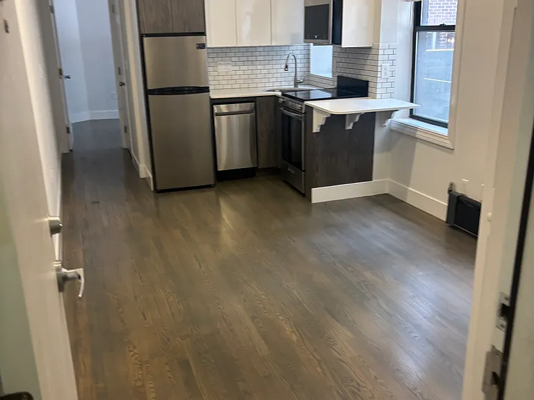 24 Phillips St #2 — Photo 1