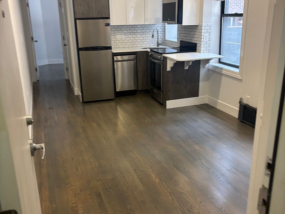 1st image of 24 Phillips St APT 2
