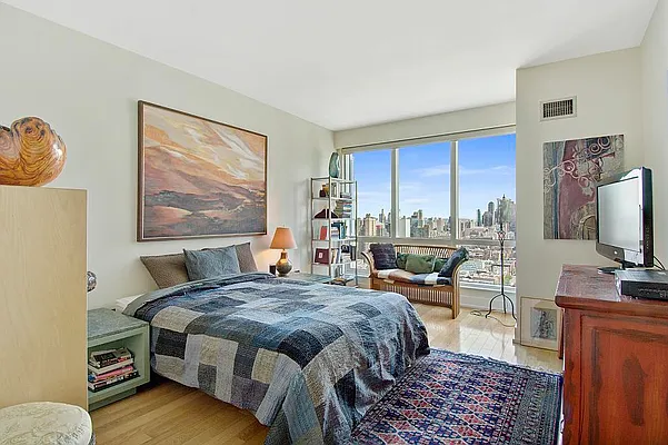 Sold by Worldwide Investments Associates Inc | media 7