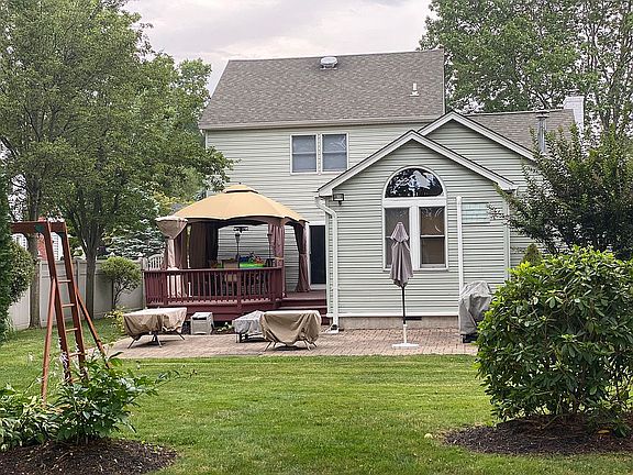4th image of 40 Circle Dr