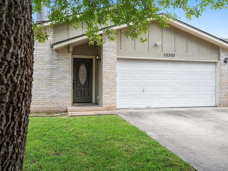 10300 E Rutland Vlg — Photo 6