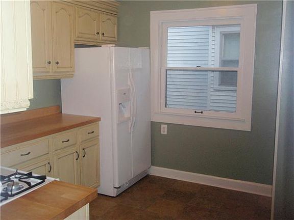 5th image of 4914 N Broadway St