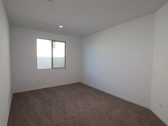 5th image of 29680 Bonneville Ct
