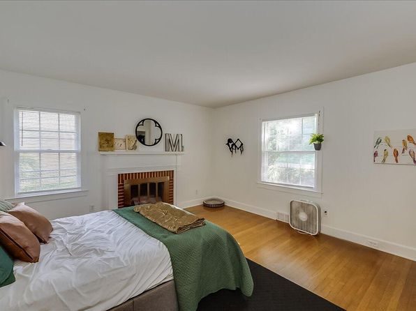 lexington-kentucky-2093667214 picture